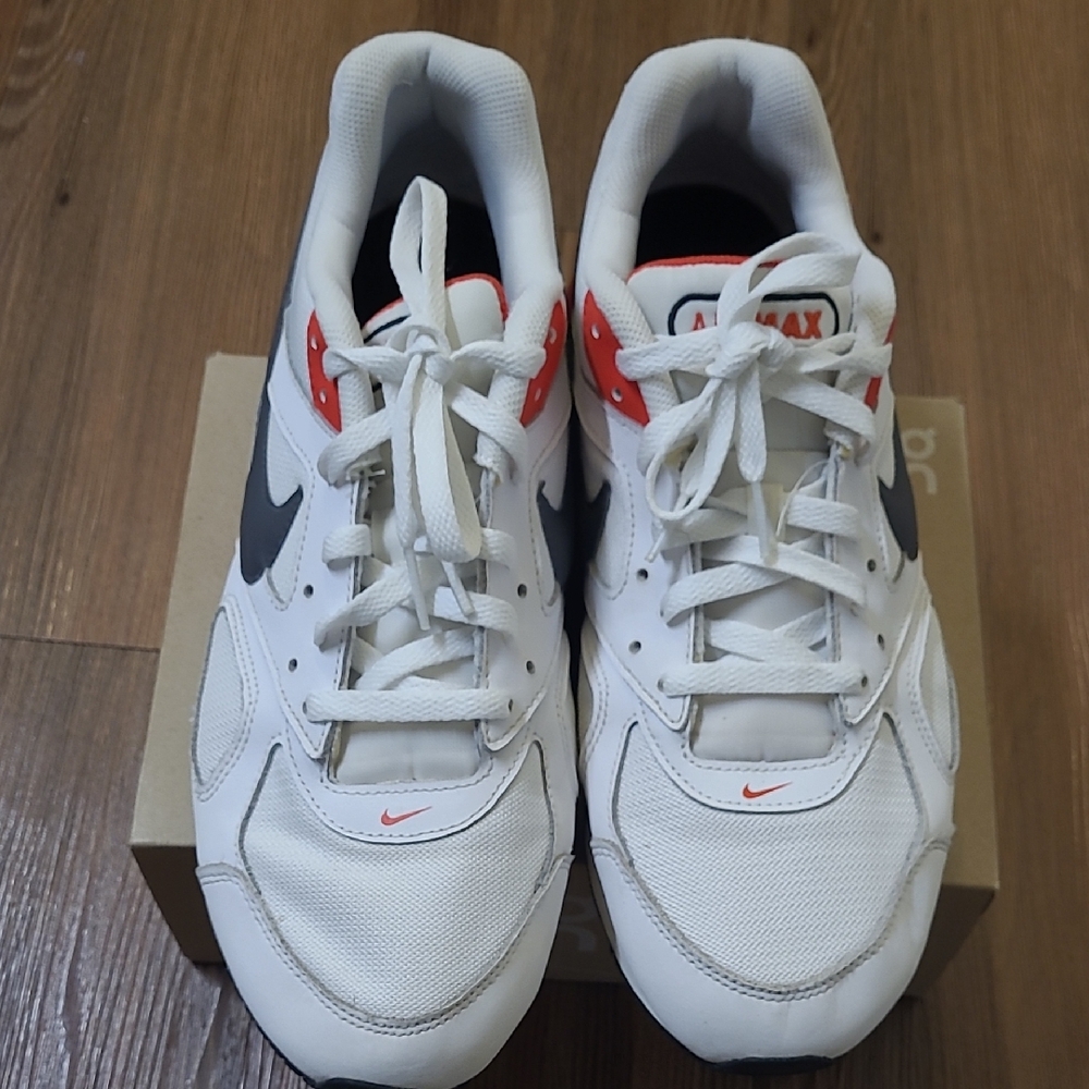 Nike Air‎ Max White and Red Men's Sneakers used good condition size 11.5 sport